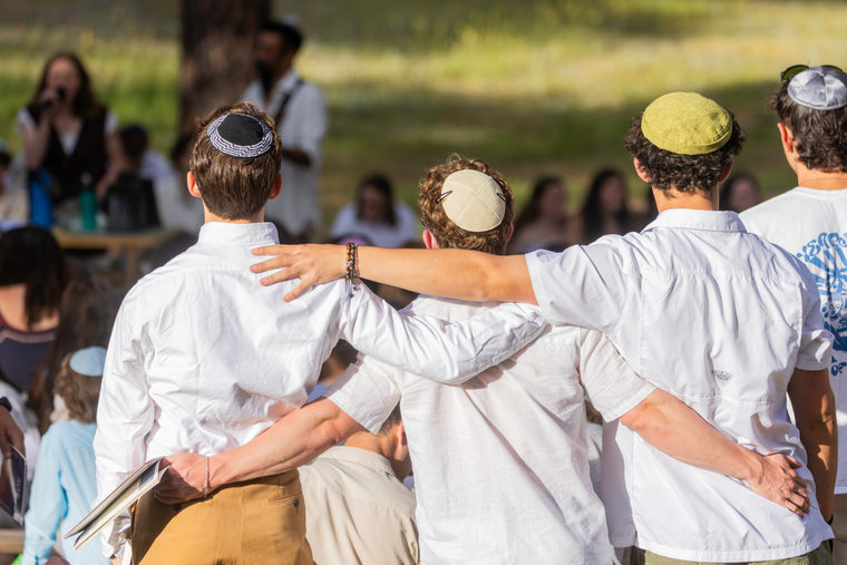 Shabbat, frame R094