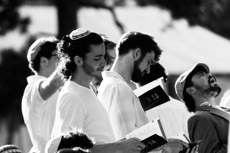 Shabbat, frame R097