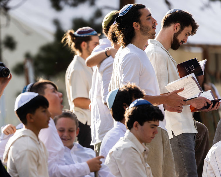 Shabbat, frame R098