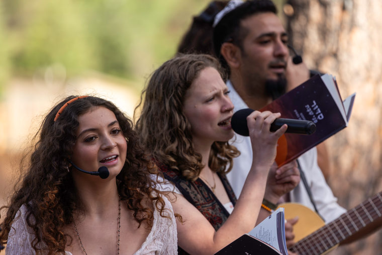 Shabbat, frame R103
